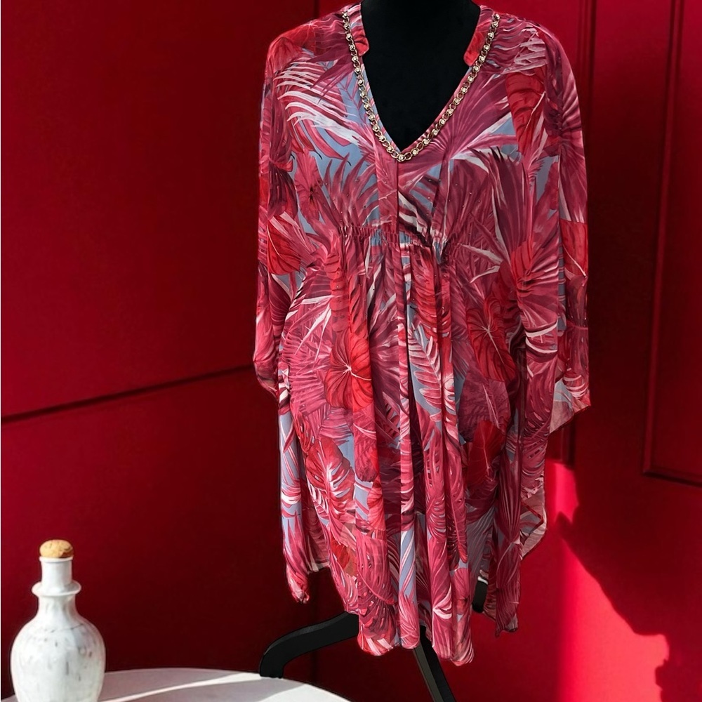 🥂Jennifer Lopez Red and Pink Print Top🥂